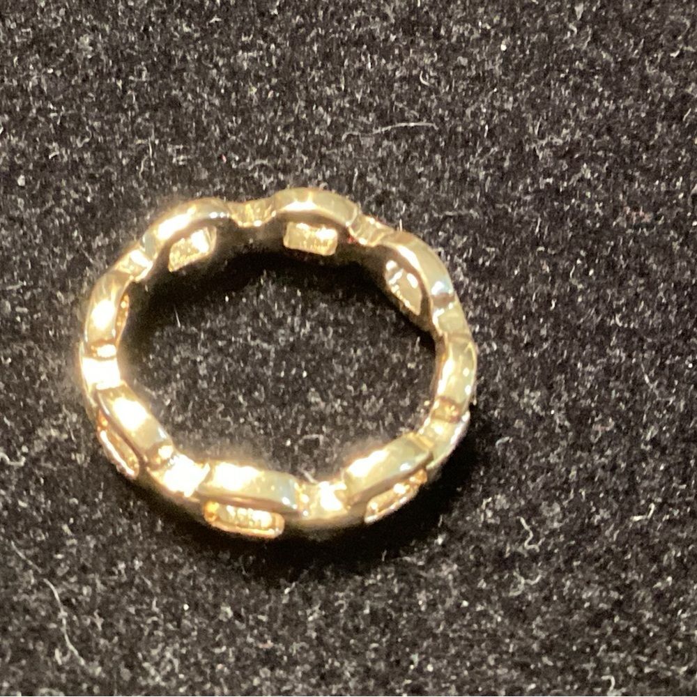 NWOT. Goldtone Textured Chain-Style Women's Ring Size 6